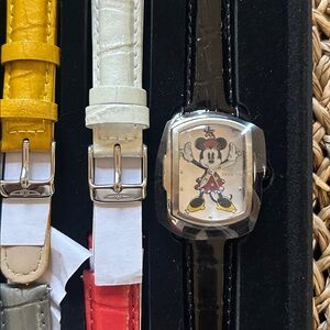 Invicta Disney Minnie Mouse Watch. New in box.